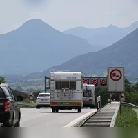 Nur wenige Urlauber waren Richtung Süden unterwegs.  (Foto: Felix Hörhager/dpa)