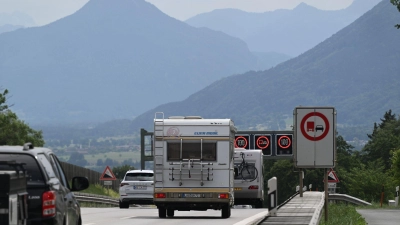 Nur wenige Urlauber waren Richtung Süden unterwegs.  (Foto: Felix Hörhager/dpa)