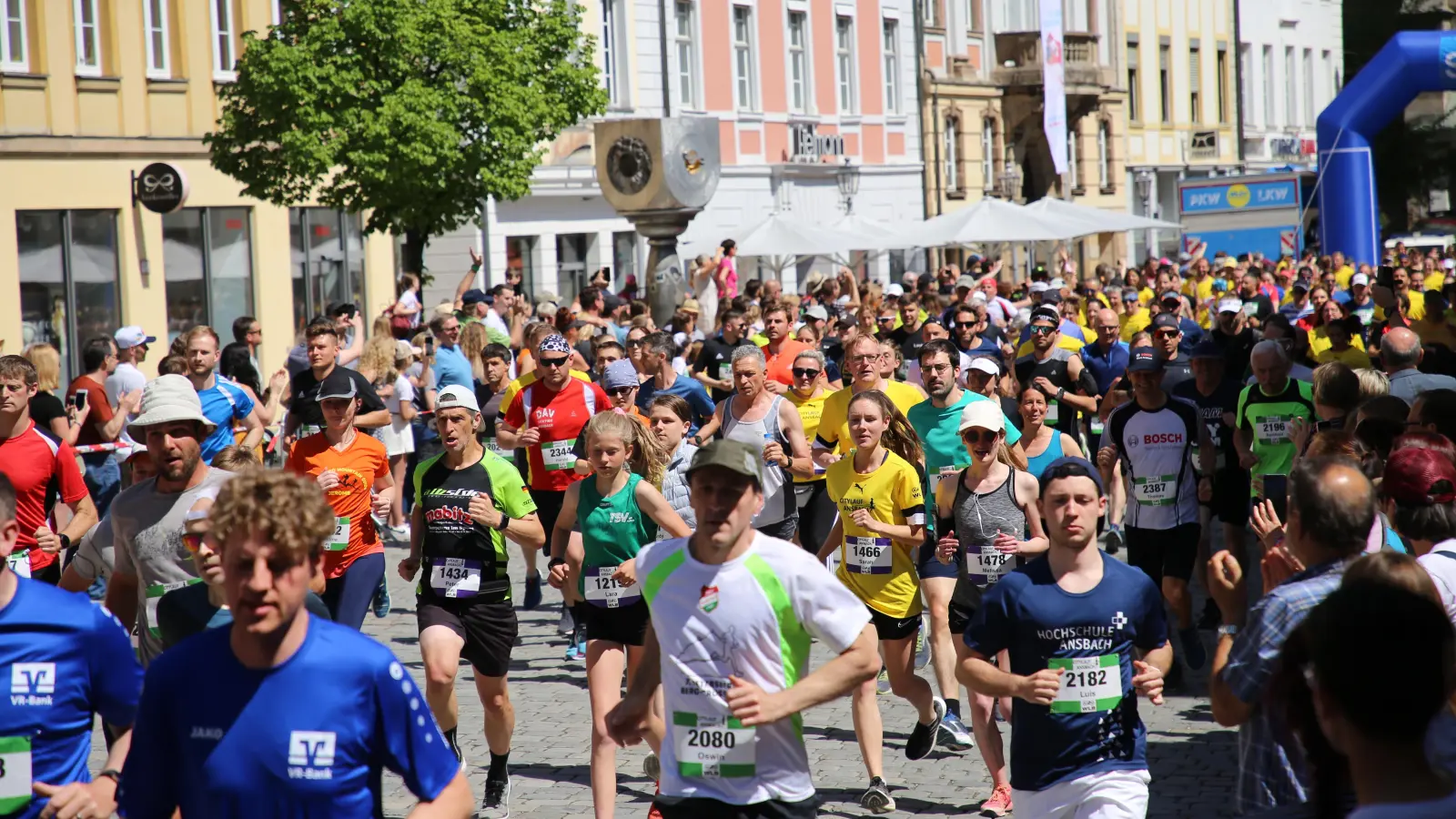 Anders als in der Vergangenheit führt die Strecke die Teilnehmer des Sparkassenlaufes hauptsächlich durch die Innenstadt. Start- und Zielpunkt ist die Promenade. (Archivfoto: Alexander Biernoth)