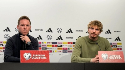 Bundestrainer Nagelsmann (l.) setzt auch auf Nick Woltemade (r.).  (Foto: Arne Richter/dpa)