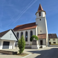 Die Gerolfinger St.-Erhards-Kirche: Ab 1945 war sie die Wirkungsstätte des während des Nazi-Regimes von Repressalien betroffenen Pfarrers Julius Steinmetz. (Foto: Stefan Neidl)