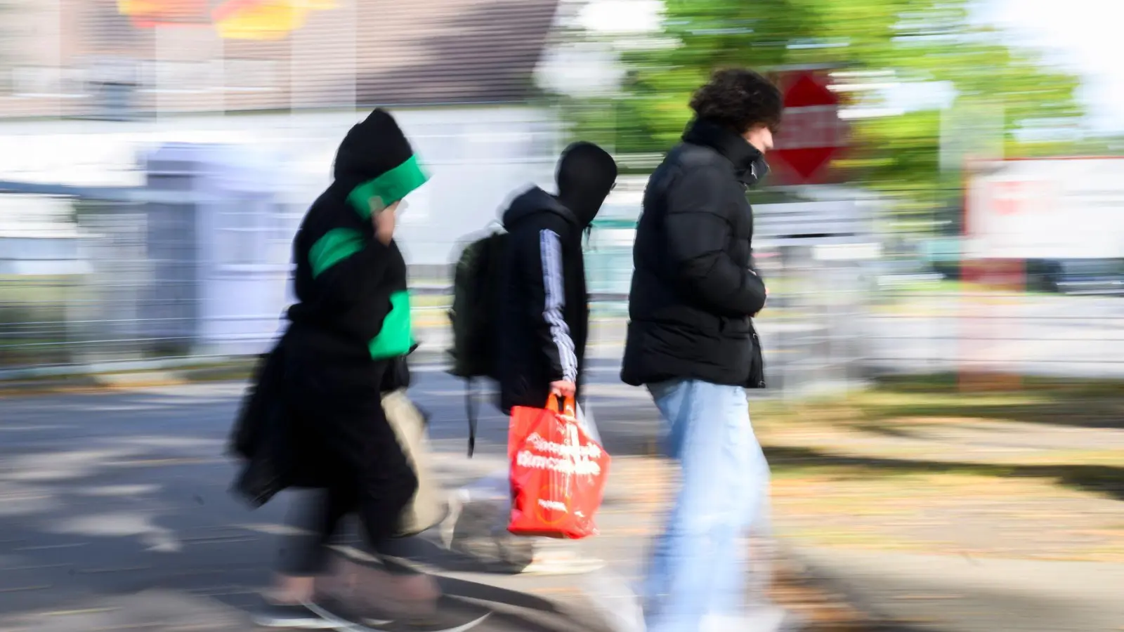 Die meisten Menschen, die Asylbewerberleistungen empfingen, stammten aus der Türkei. (Symbolbild) (Foto: Julian Stratenschulte/dpa)