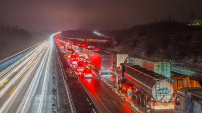 Der stundenlange Stau auf der A3 in Hessen hat sich aufgelöst. (Foto: Andreas Arnold/dpa)