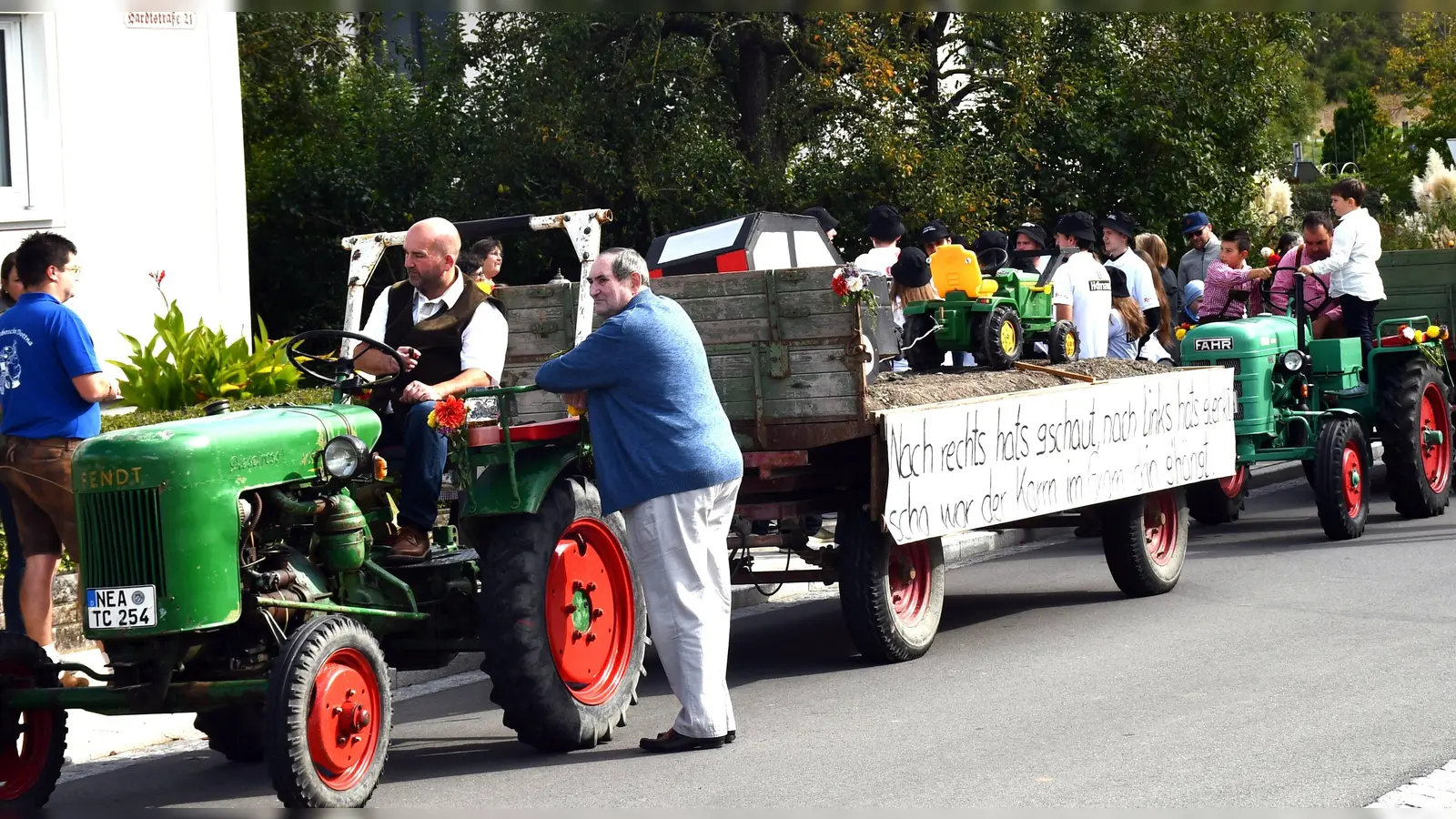 Der Umzug zählt zu den Höhepunkten der Kerwa in Dottenheim.  (Foto: Gudrun Schwarz-Köhler)