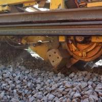 Rund 500 Meter Schiene muss die Deutsche Bahn Ende September in Ansbach erneuern. Die Arbeiten finden in der Nacht statt. (Symbolbild: Andreas Reum)