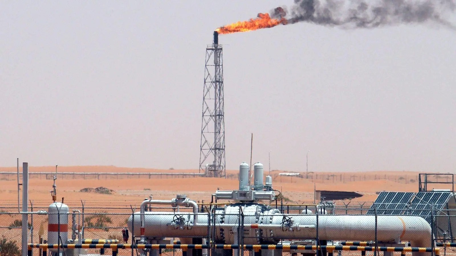 Ein Ölfeld in Saudi-Arabien. (Foto: Ali Haider/EPA/dpa)