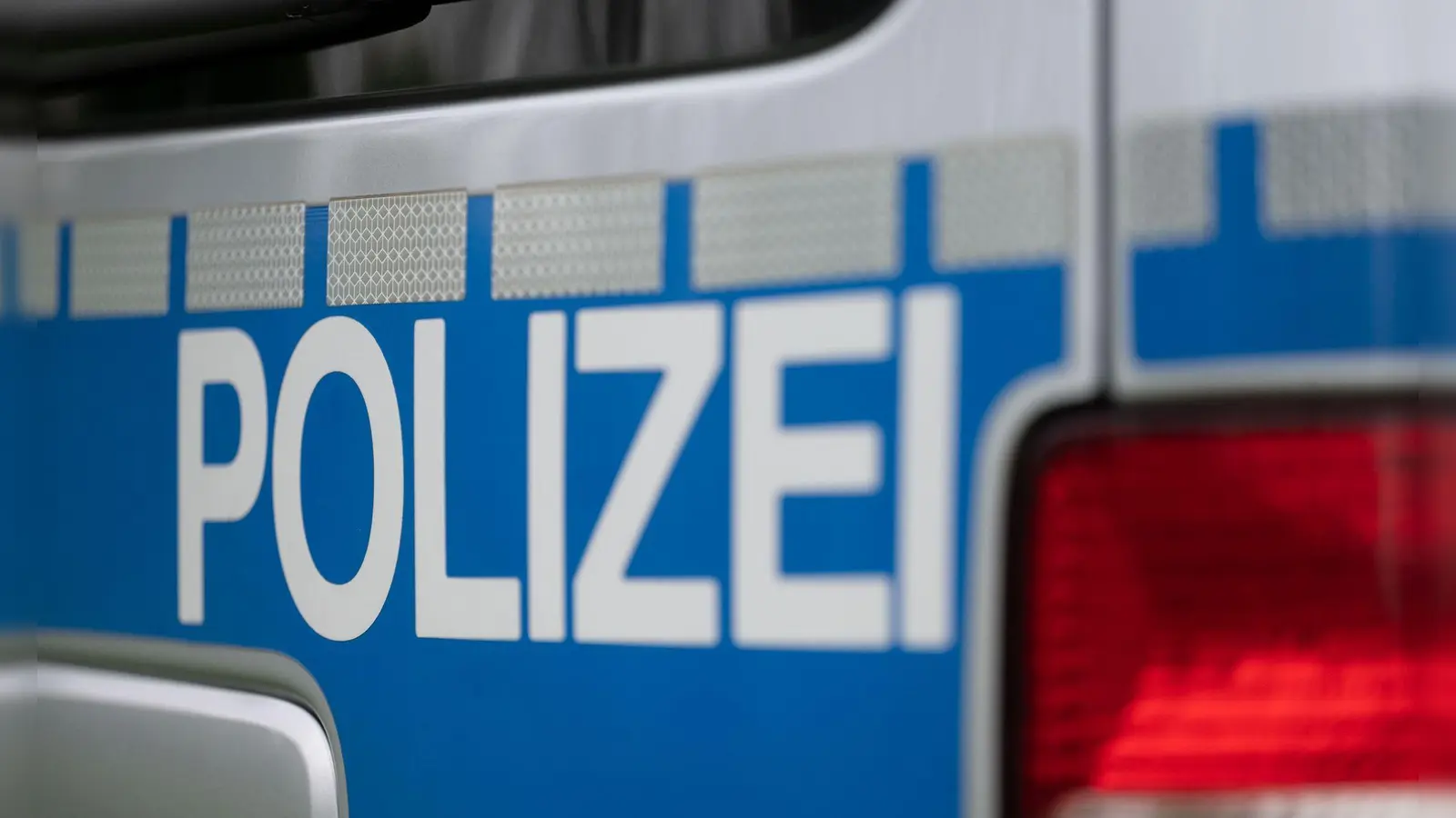 Bei Durchsuchungen in Niederbayern und der Oberpfalz wurden von der Polizei Drogen und Bargeld sichergestellt. (Symbolbild) (Foto: Marijan Murat/dpa)