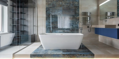 Das Badezimmer ist in die Jahre gekommen, die Fliesen sind nicht mehr zeitgemäß und überhaupt ist mehr Komfort gefragt. Der Wunsch nach einem neuen Bad ist groß, doch niemand möchte mit einer Baustelle im eigenen Zuhause länger als nötig leben. Gut beraten ist, wer sich für die Badsanierung professionelle Hilfe holt. Die Erfahrung eines Fachbetriebs zahlt sich aus. Von Beginn an wird alles aus einer Hand geplant und koordiniert. So steht dem Renovierer von Anfang an ein Partner zur Seite, der vom ersten Kontakt bis zur Übergabe Ansprechpartner ist. (Foto: Pexels)