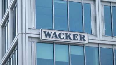 Wacker Chemie bekommt die Flaute zu spüren. (Archivbild) (Foto: Peter Kneffel/dpa)