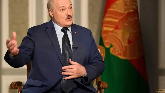 Alexander Lukaschenko regiert Belarus mit harter Hand. (Foto: Markus Schreiber/AP/dpa)
