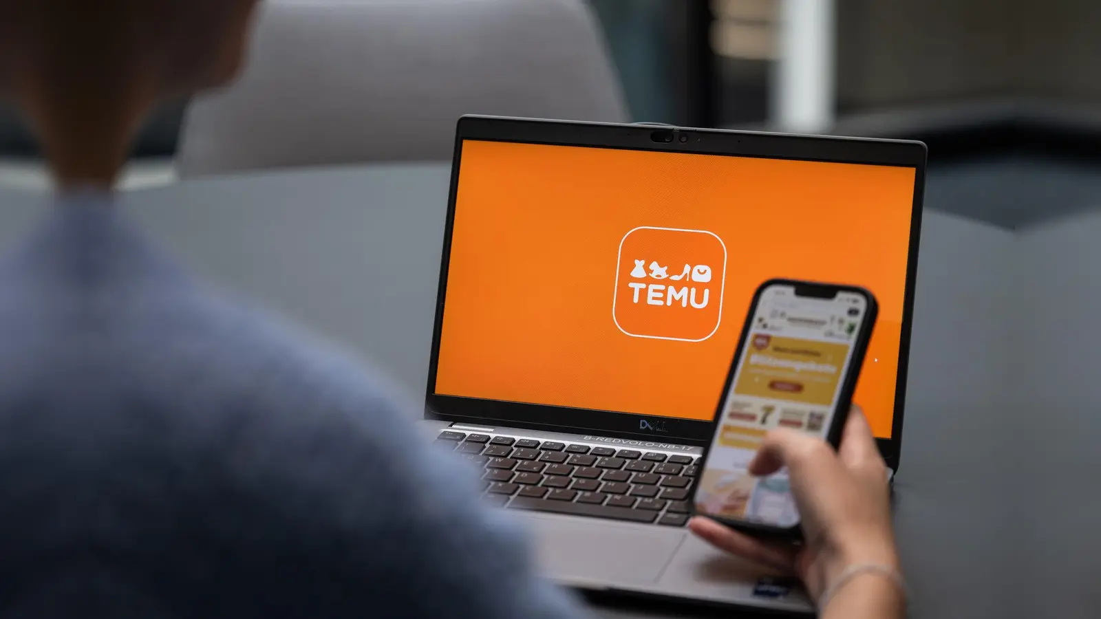 Die EU-Kommission erhöht den Druck auf die umstrittene Plattform Temu. (Archivbild)  (Foto: Hannes P Albert/dpa)