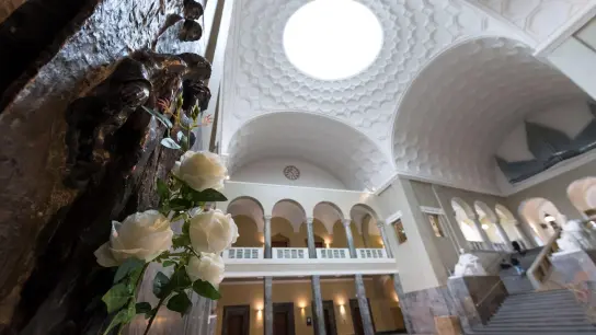 Das Denkmal für die Weiße Rose im Lichthof der Münchener Universität. (Foto: Sven Hoppe/dpa)