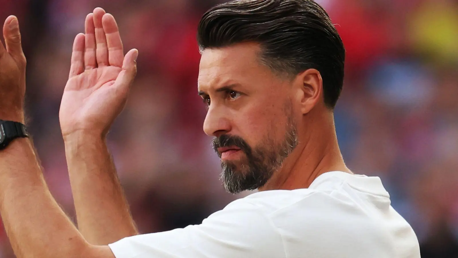 Sandro Wagner feiert am Samstag seine Heimpremiere als Augsburg-Trainer. (Archivbild) (Foto: Philipp von Ditfurth/dpa)