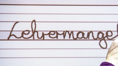 Bayerns Lehrerverbände fürchten vor negativen Folgen durch das beschlossene Stellenoratorium im Jahr 2026. (Symbolbild) (Foto: Caroline Seidel/dpa)