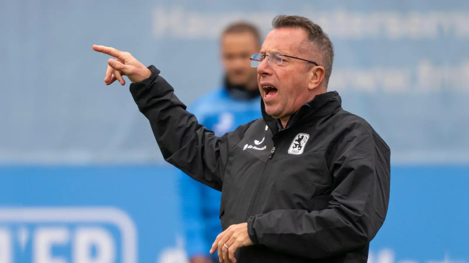 Für Trainer Markus Kauczinski gab es beim Debüt für den TSV 1860 München einen Sieg. (Foto: Peter Kneffel/dpa)