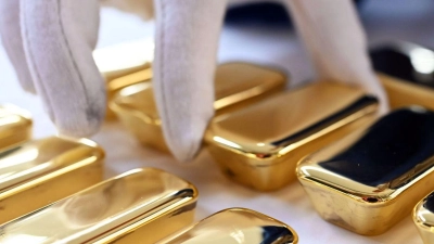 Wer ein Teil seines Vermögens in Gold investieren möchte, sollte Kleinsteinheiten möglichst vermeiden. Denn für diese werden in der Regel üppige Aufpreise fällig. (Foto: Uli Deck/dpa)