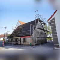 Der Marktgemeinderat Wilhermsdorf hat den Umbau des historischen Hirtenhauses mitten im Ortsteil Dippoldsberg zu einem Wohnhaus genehmigt. Das Gebäude steht unter Denkmalschutz. (Foto: Heinz Wraneschitz)