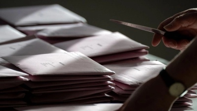 In Wülfershausen wird wegen Verdachts der Wahlfälschung ermittelt. (Symbolbild) (Foto: Pia Bayer/dpa)