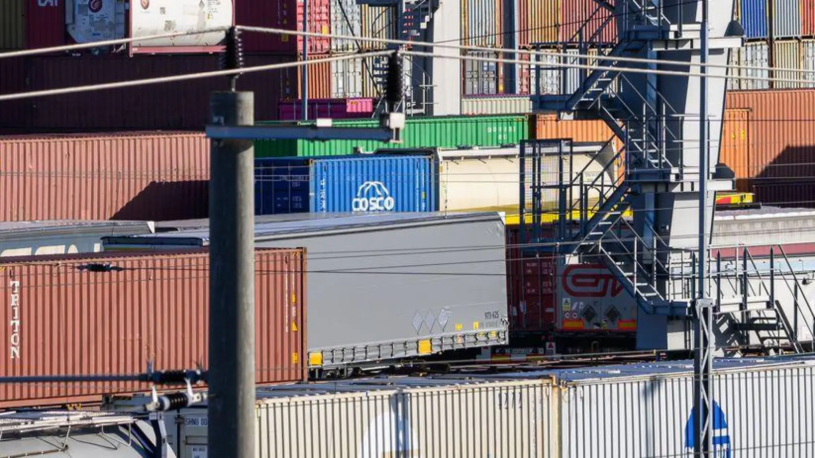 Die Bundesregierung plant große Investitionen in die Verkehrsinfrastruktur. (Symbolbild) (Foto: Hendrik Schmidt/dpa)