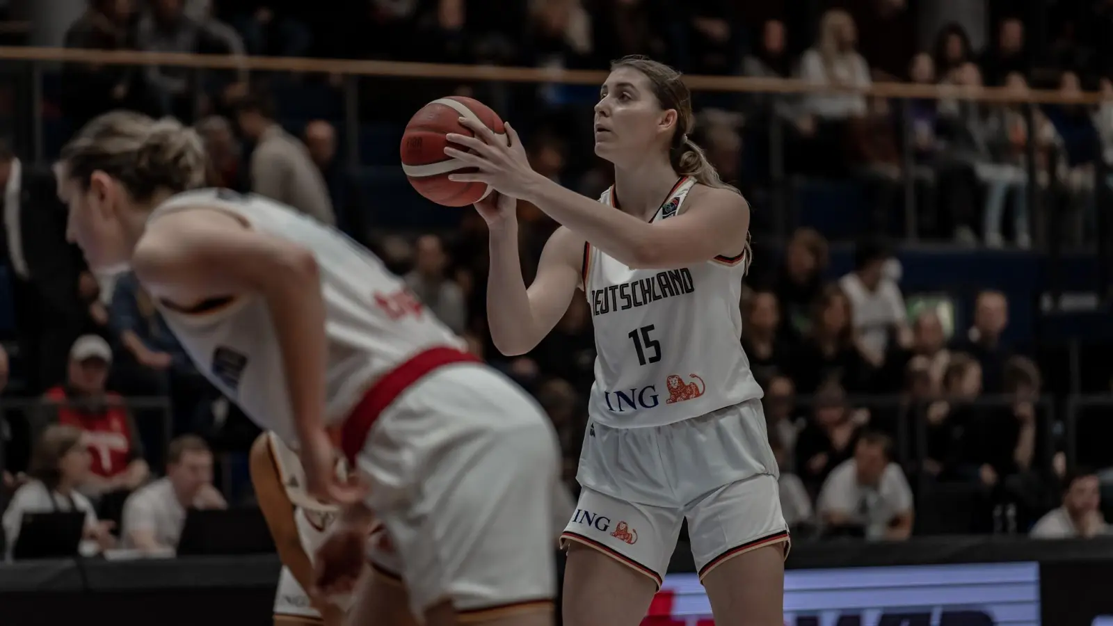 Luisa Geiselsöder (am Ball, hier in einem anderen Spiel) war gegen Israel mit 20 Punkten die beste deutsche Werferin. (Foto: Stefanie Lübker)