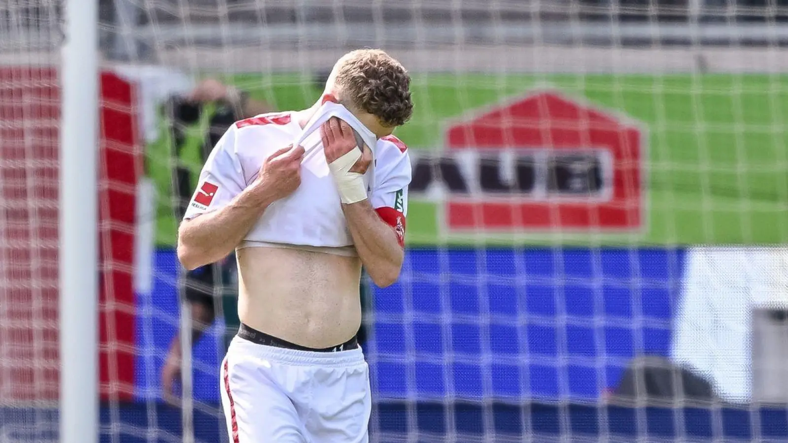 Florian Kainz und sein FC Köln steigen aus der Bundesliga ab. (Foto: Harry Langer/dpa)