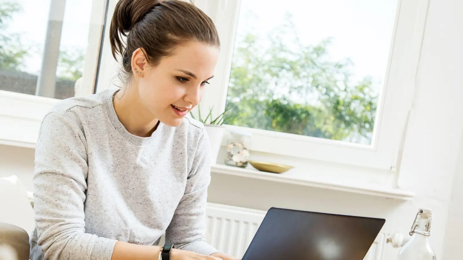 Nanu, was ist denn mit dem Gehalt passiert? Nach einer dicken Gehaltserhöhung ist der Nettozuwachs oft geringer als erwartet. (Foto: Christin Klose/dpa-tmn)