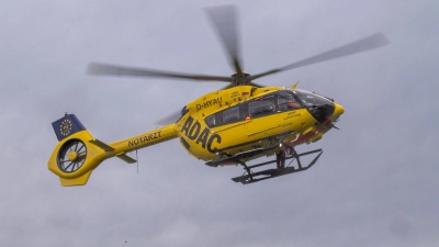 Die Beifahrerin wurde mittelschwer verletzt. (Symbolbild) (Foto: Peter Kneffel/dpa)