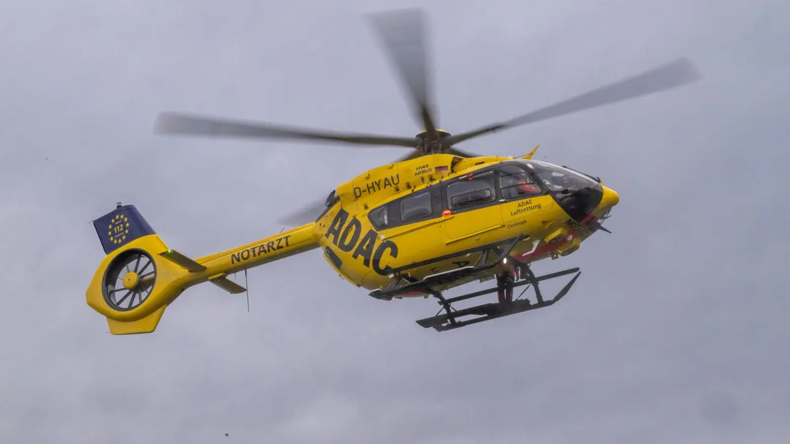Die Beifahrerin wurde mittelschwer verletzt. (Symbolbild) (Foto: Peter Kneffel/dpa)