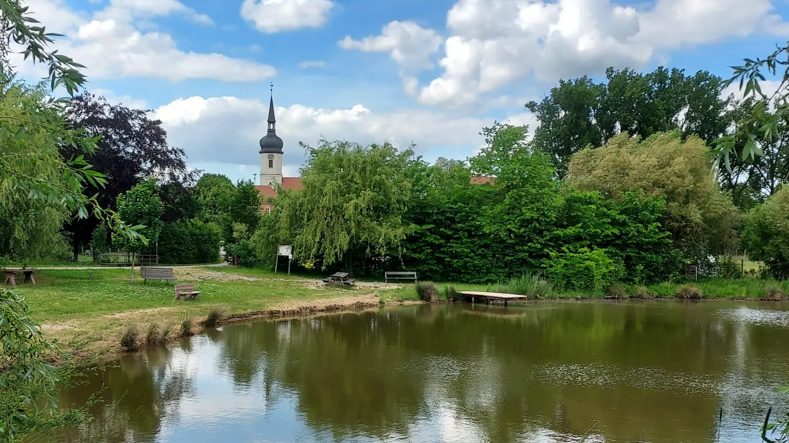 Am Freizeitsee in Ulsenheim wird in diesem Jahr die Jungweinprobe stattfinden.  (Foto: Ramona Emmert)