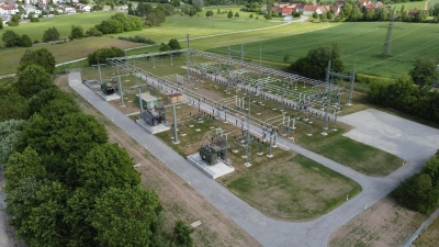 Das Umspannwerk der in Feuchtwangen aus der Vogelperspektive. Die N-Ergie Netz GmbH hat hier rund zwölf Millionen Euro investiert, um die Anlage rundum zu erneuern und ihre Kapazität deutlich zu erhöhen. (Foto: N-Ergie/Pal Molnar)