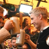 Auf eine friedliche Wiesn! (Foto: Sven Hoppe/dpa)