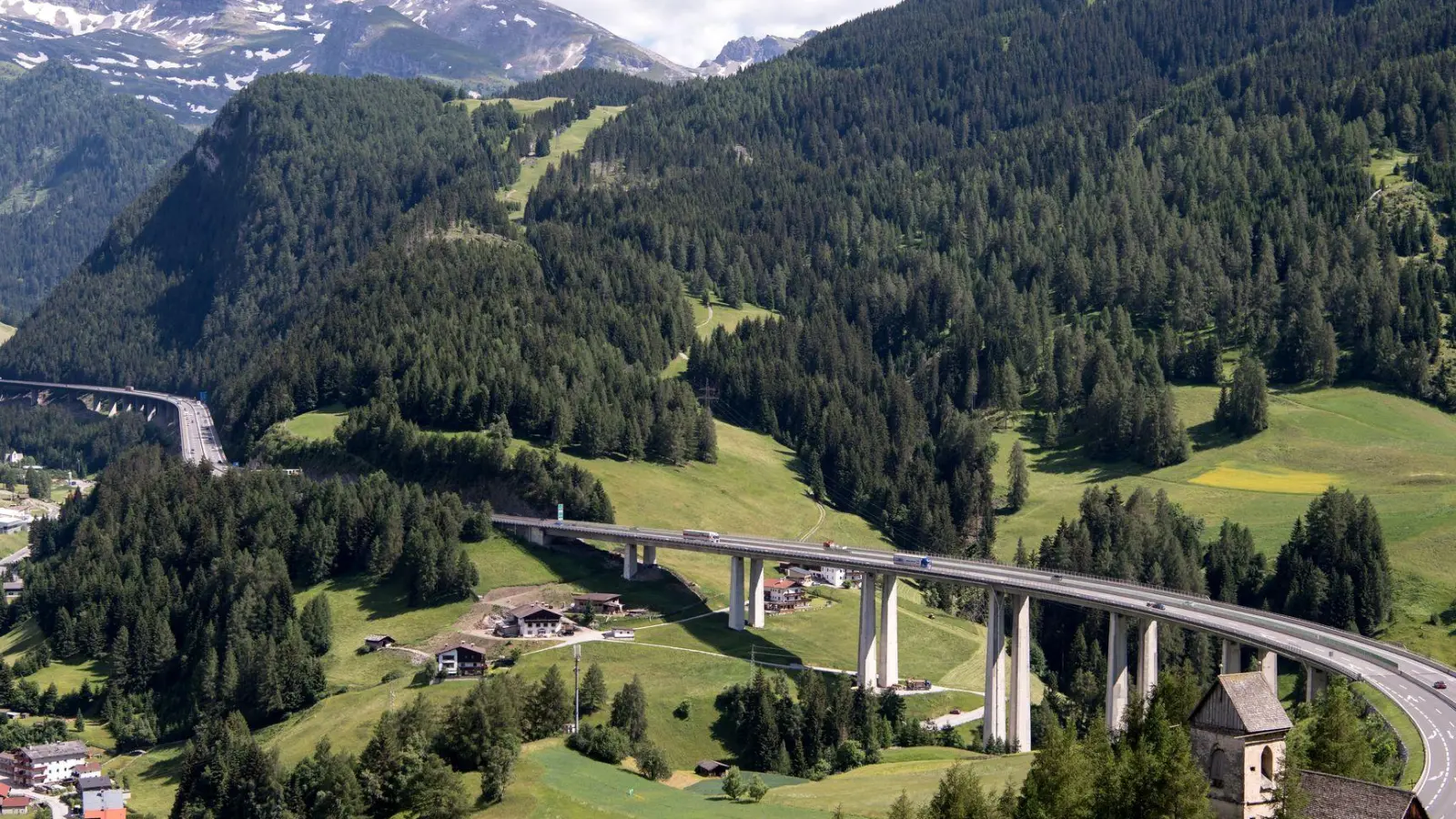 Die Brenner-Autobahn ist eine der wichtigsten Nord-Süd-Verbindungen. (Archivbild)  (Foto: Sven Hoppe/dpa)
