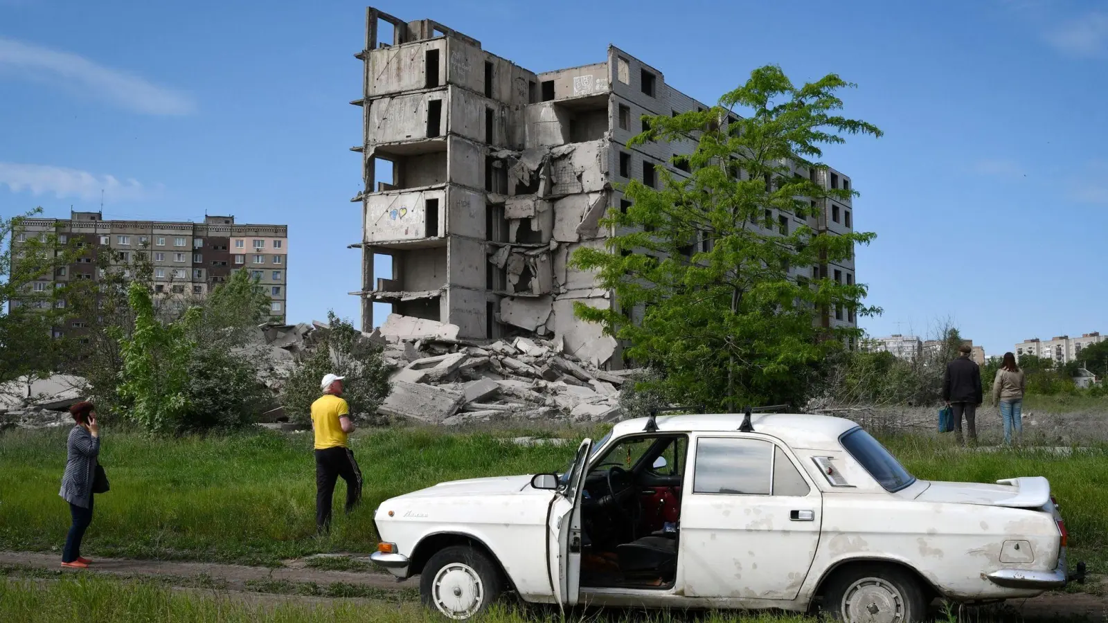 Spuren eines russischen Angriffs auf Wohngebäude in Kramatorsk. (Foto: Andriy Andriyenko/AP/dpa)
