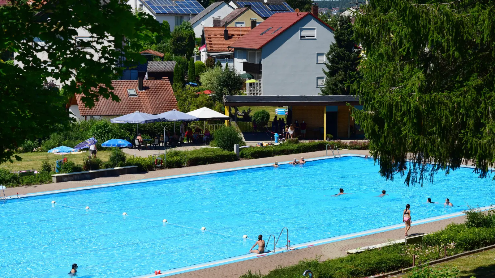 Das 50-Meter-Schwimmbecken im Lichtenauer Freibad ist eine Seltenheit in der Region und zieht deshalb auch Badegäste von außerhalb an. (Archivfoto: Jim Albright)