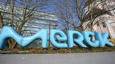 Der Pharmakonzern Merck bekommt grünes Licht für ein wichtiges Medikament. (Archivbild) (Foto: Arne Dedert/dpa)