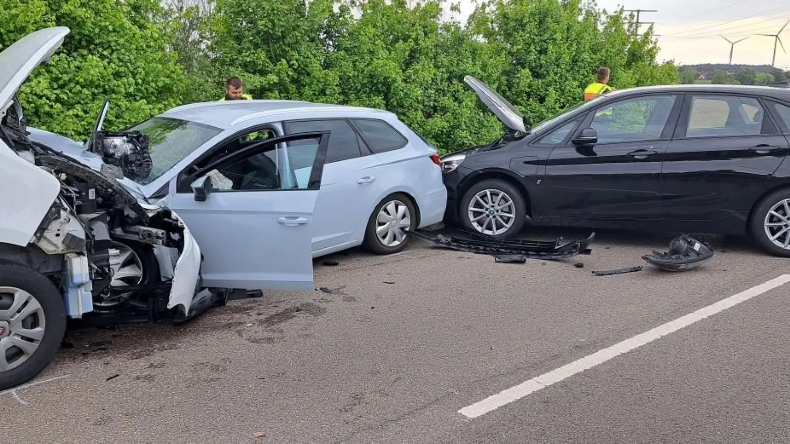 Am Donnerstagnachmittag ereignete sich ein schwerer Unfall auf der B13 zwischen Ansbach und Merkendorf. Die Folge: drei Verletzte. (Foto: Florian Schwab)