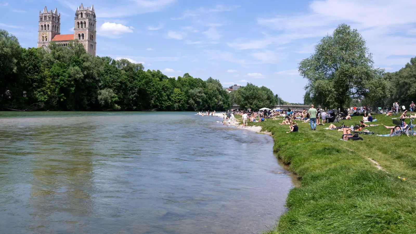 In der Isar wurde ein Toter entdeckt. (Symbolbild) (Foto: Sven Hoppe//dpa)