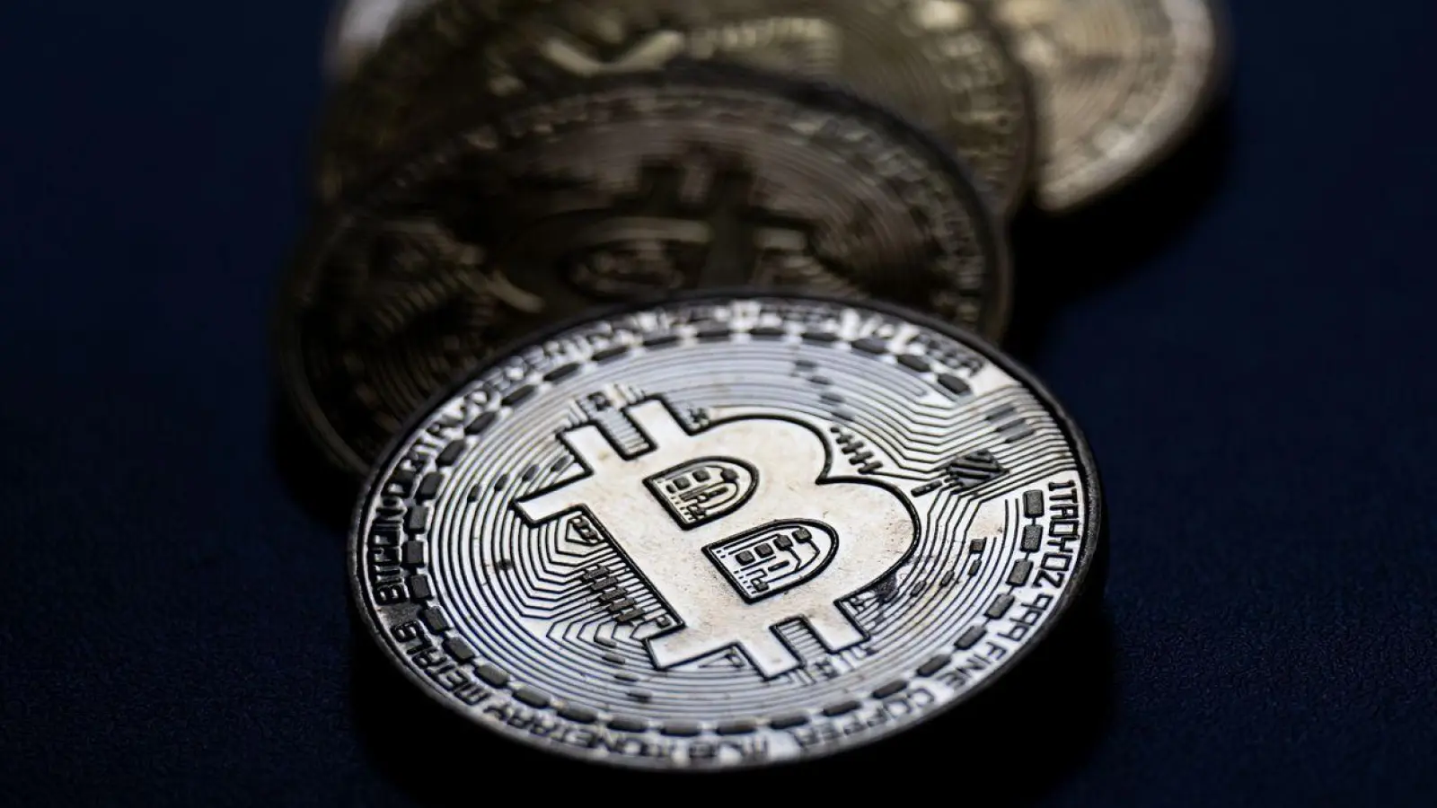 Die Digitalwährung Bitcoin hat ein neues Allzeithoch erreicht. (Foto: Hannes P Albert/dpa)