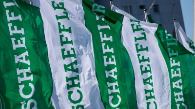 Schaeffler will über Altersteilzeit weitere Mitarbeiter in Deutschland abbauen. (Symbolbild) (Foto: Daniel Karmann/dpa)