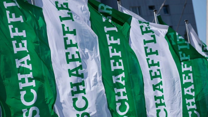 Schaeffler will über Altersteilzeit weitere Mitarbeiter in Deutschland abbauen. (Symbolbild) (Foto: Daniel Karmann/dpa)