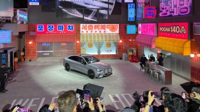 Mercedes hat in Seoul die elektrische C-Klasse präsentiert. (Foto: Thomas Geiger/dpa-tmn)