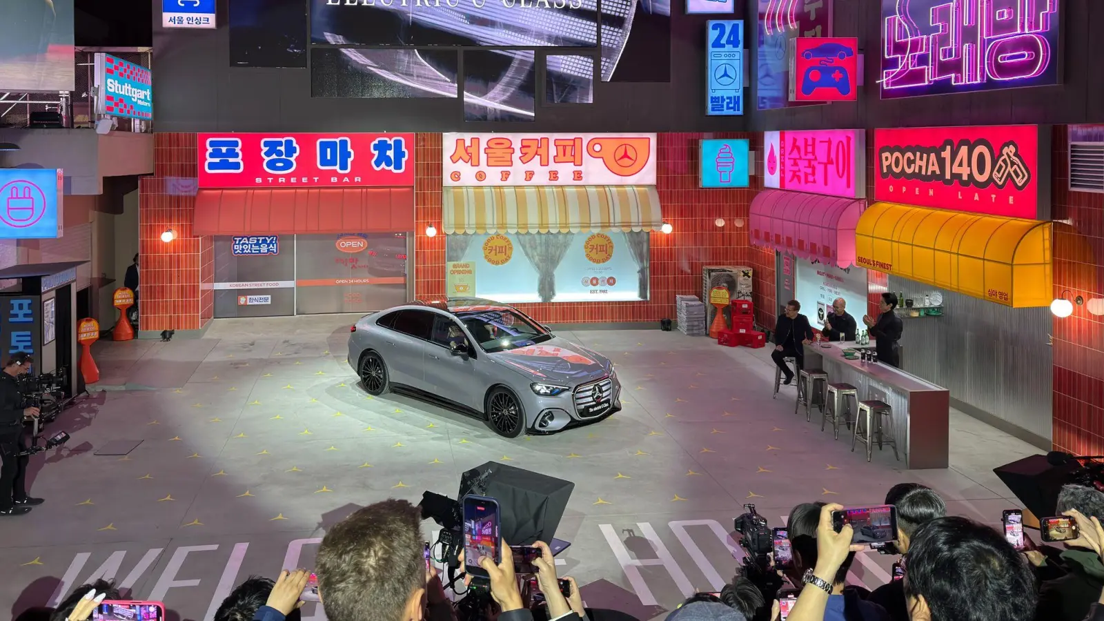 Mercedes hat in Seoul die elektrische C-Klasse präsentiert. (Foto: Thomas Geiger/dpa-tmn)