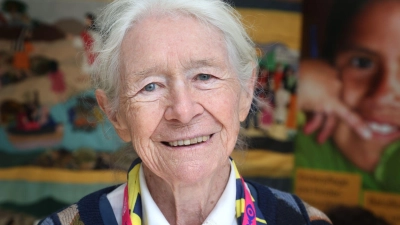 Schwester Karoline Mayer traf in Chile Elke Büdenbender - und auf dem Katholikentag erneut. (Foto: Karl-Josef Hildenbrand/dpa)