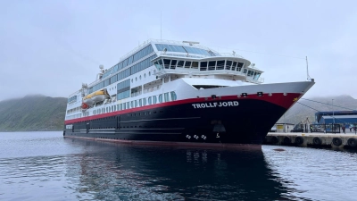 Die „MS Trollfjord“ befährt seit 2023 wieder die Arktis-Route von Bergen nach Spitzbergen. (Foto: Verena Wolff/dpa-tmn)