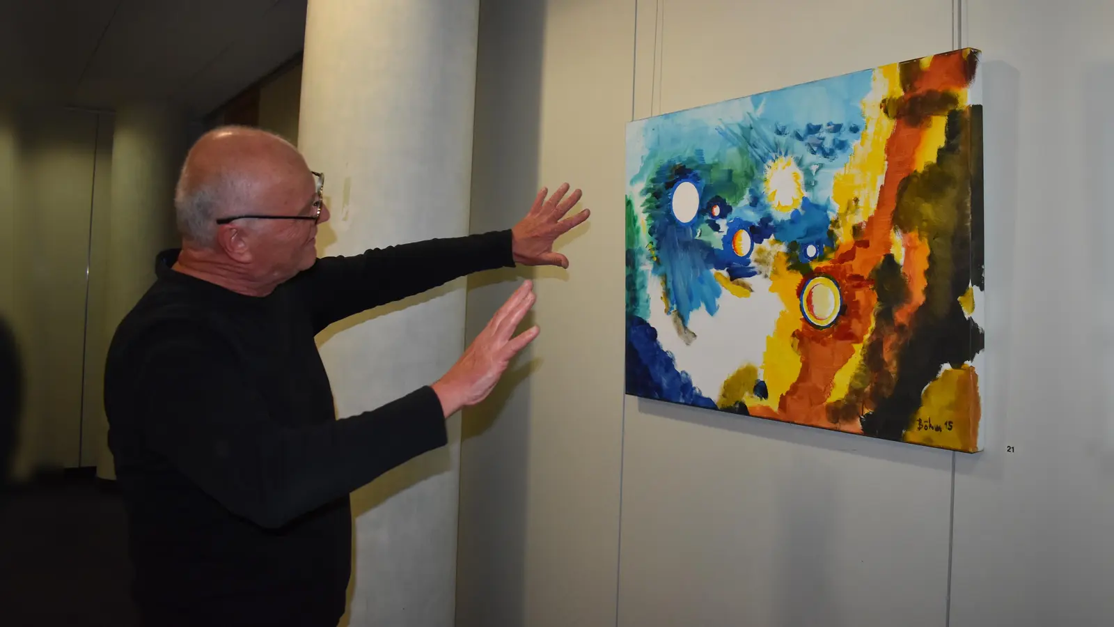 Matthias Maria Böhm stellt stellt derzeit im Rahmen der Galerie in der Sparkasse aus. (Foto: Ute Niephaus)