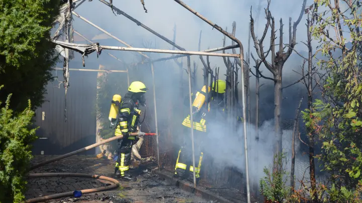 Keine 50 Meter von dem Ort, an dem es anderthalb Wochen zuvor schon gebrannt hatte, wüteten am 22. September erneut die Flammen. (Foto: Johannes Zimmermann )