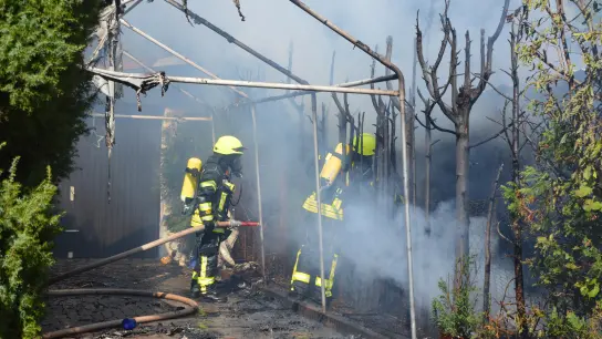 Keine 50 Meter vom Brandort vor anderthalb Wochen entfernt wüteten nun erneut Flammen. (Foto: Johannes Zimmermann )