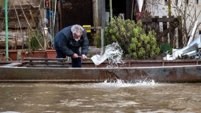 Überflutungen nach Starkregenereignissen und bei Hochwasser treten auch in der Region immer wieder auf. Jetzt zeigt eine Karte bedrohte Gebiete. (Symbolbild: Pia Bayer/dpa)
