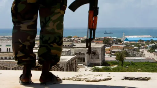 Seit mehreren Monaten geht die somalische Regierung mit einer militärischen Offensive gegen Al-Shabaab vor (Archivbild). (Foto: Dai Kurokawa/EPA/dpa)