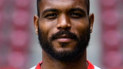 Traf zweimal für die Augsburger im Test gegen Pisa: Steve Mounié. (Foto: Tom Weller/dpa)